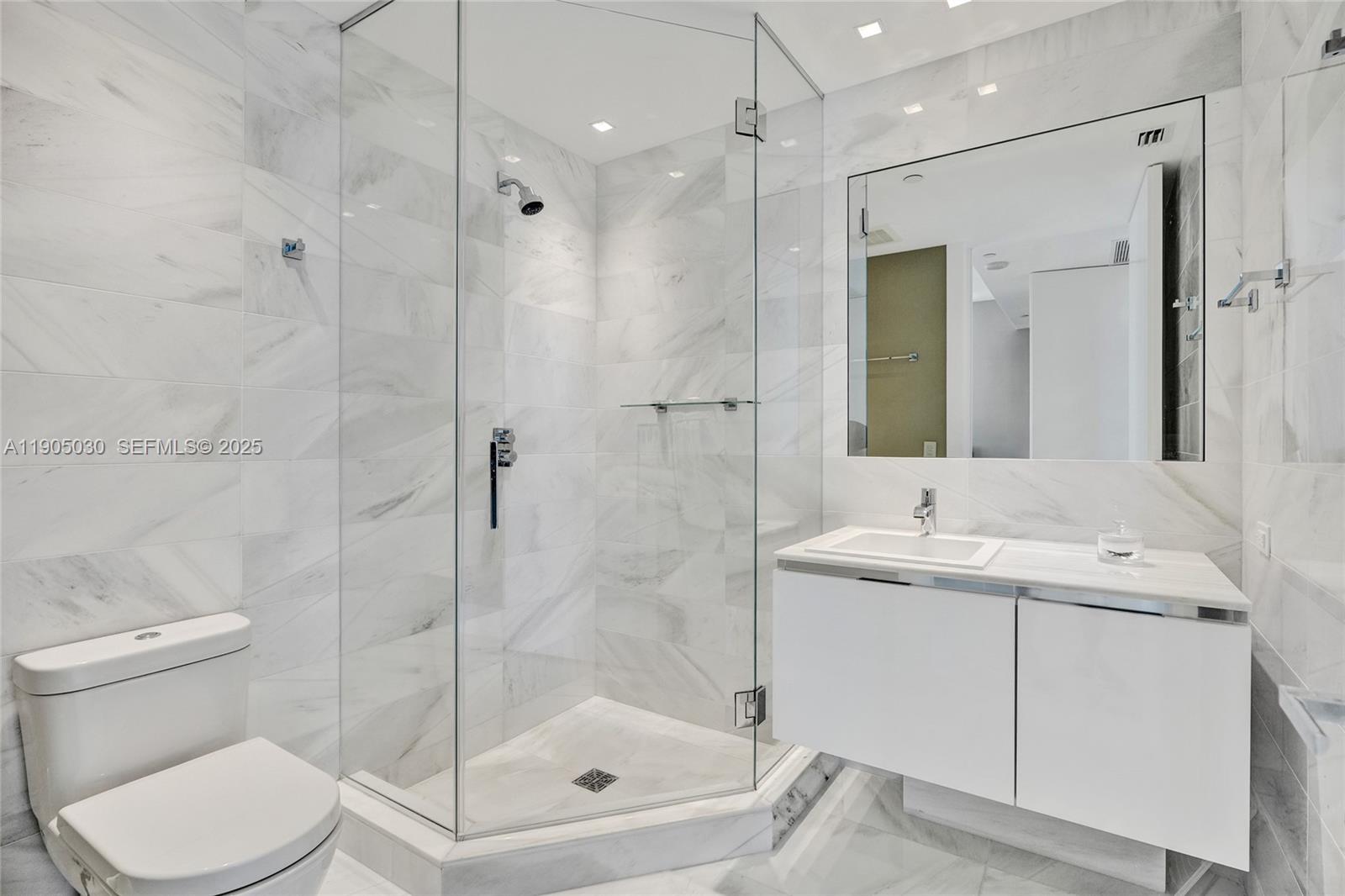 19575 Collins Ave #16 Sunny Isles Beach, FL 33160