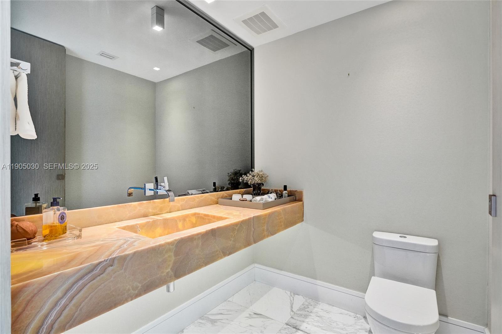 19575 Collins Ave #16 Sunny Isles Beach, FL 33160