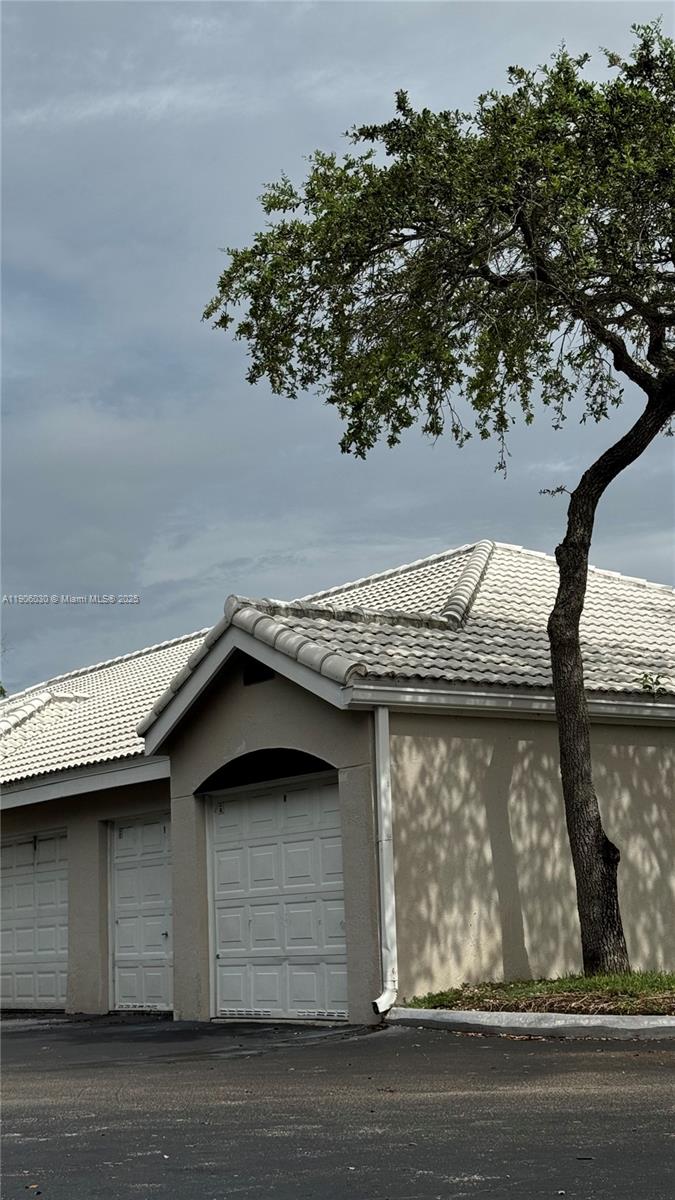 2831 N Oakland Frst Dr #201