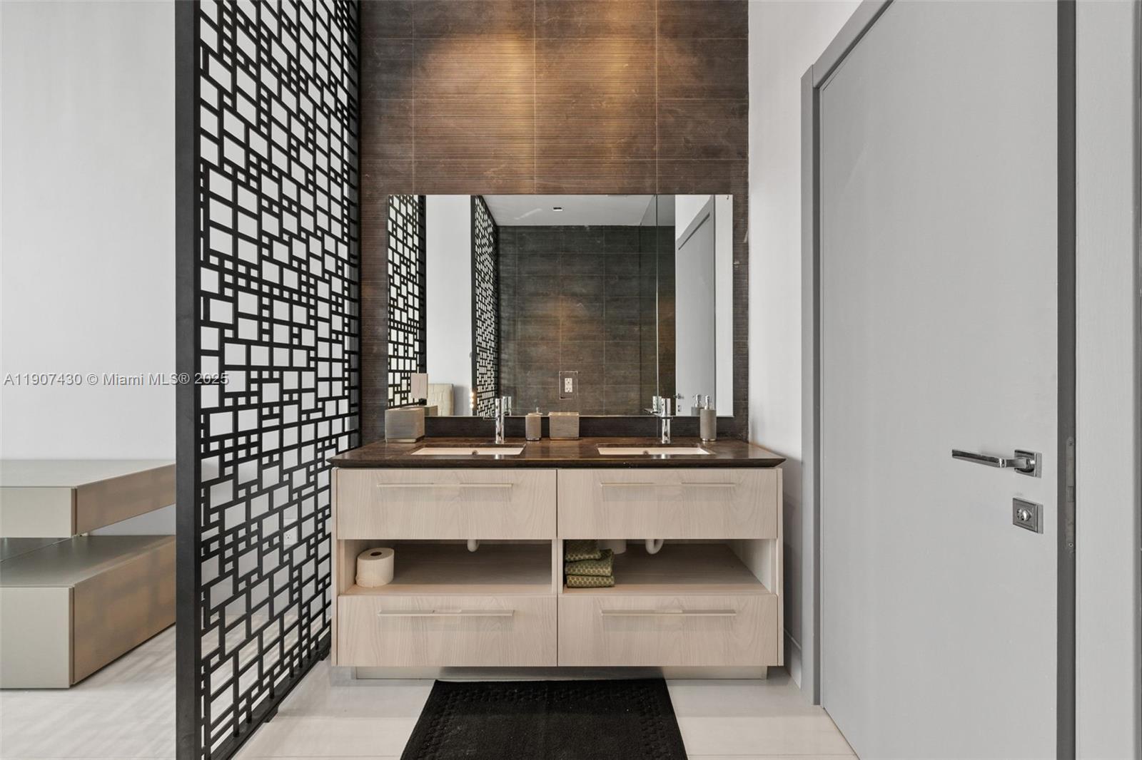 480 NE 31st St #PH5002 Miami, FL 33137