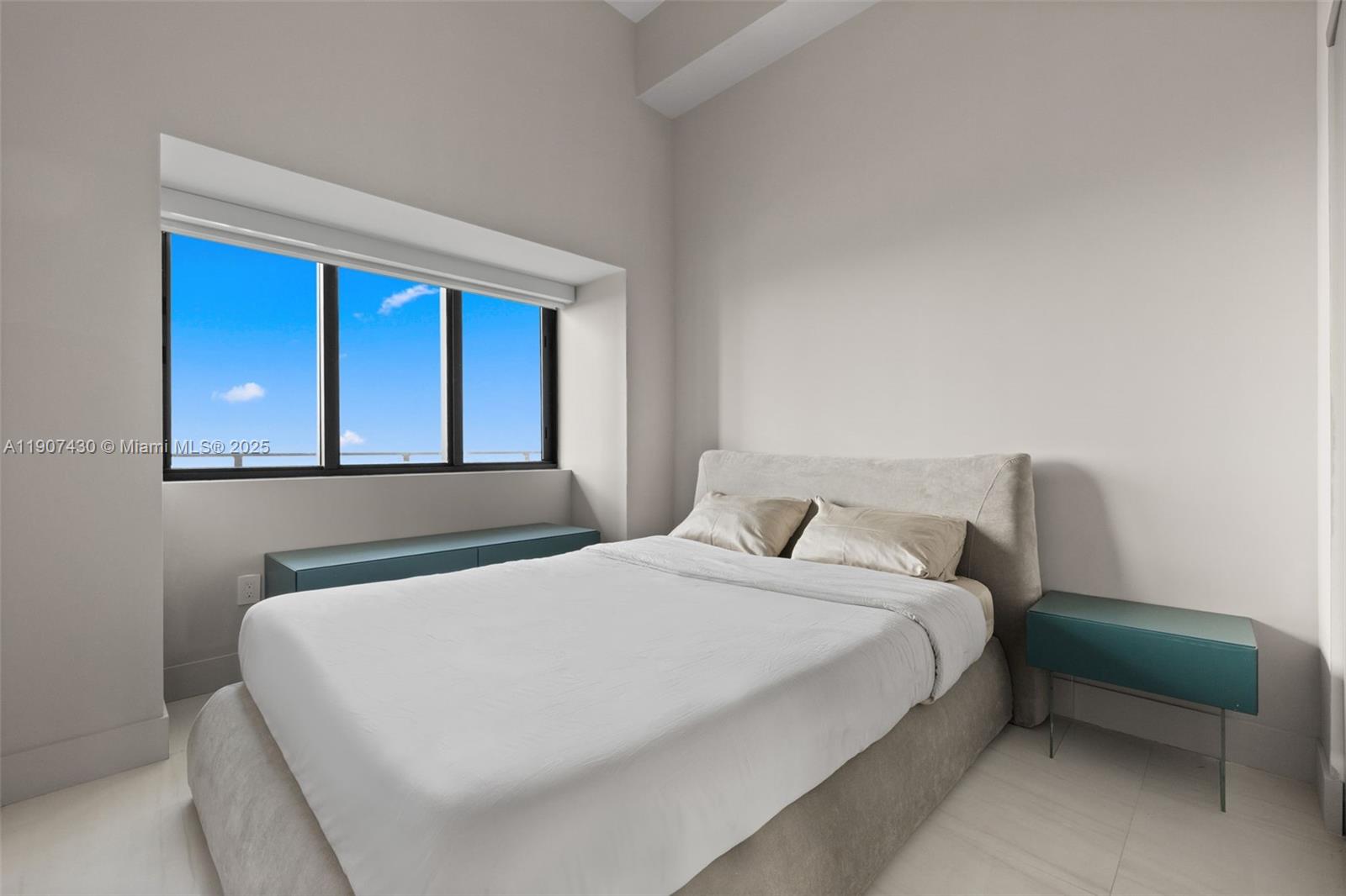 480 NE 31st St #PH5002 Miami, FL 33137