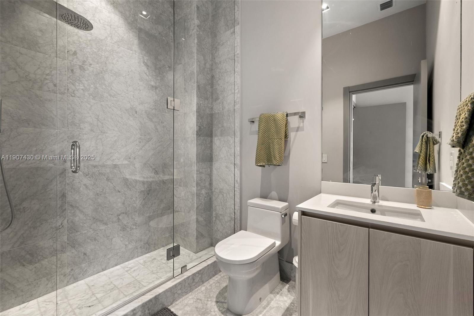 480 NE 31st St #PH5002 Miami, FL 33137