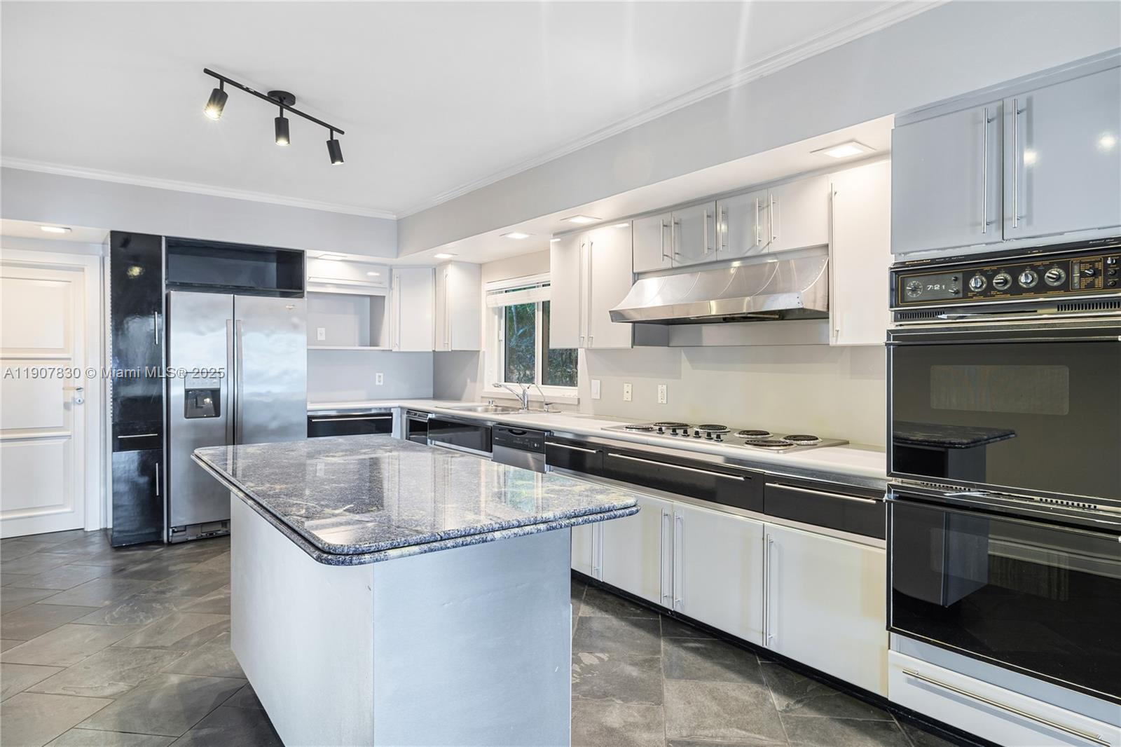 1375 N Biscayne Pt Rd Miami Beach, FL 33141