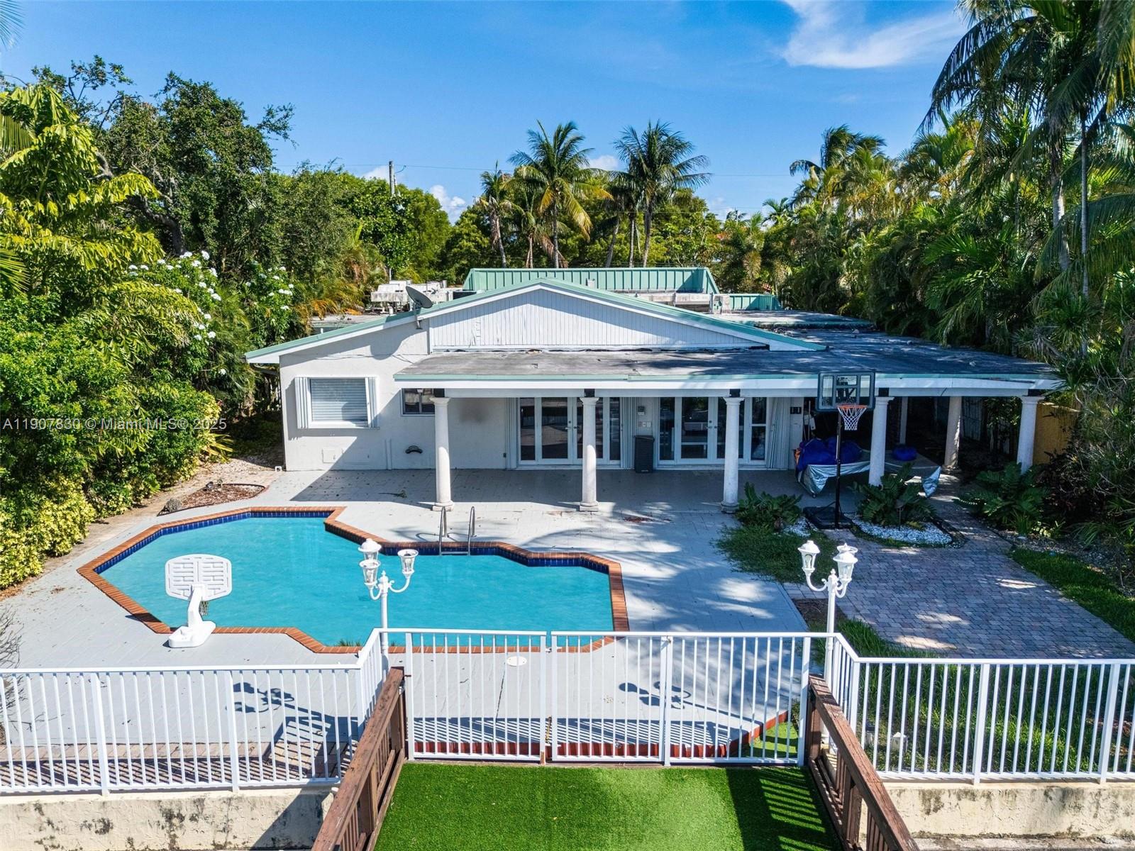 1375 N Biscayne Pt Rd Miami Beach, FL 33141