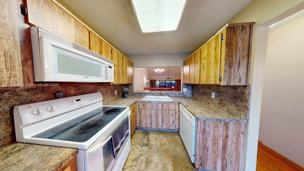 4222 SW 87th Ter Davie, FL 33328