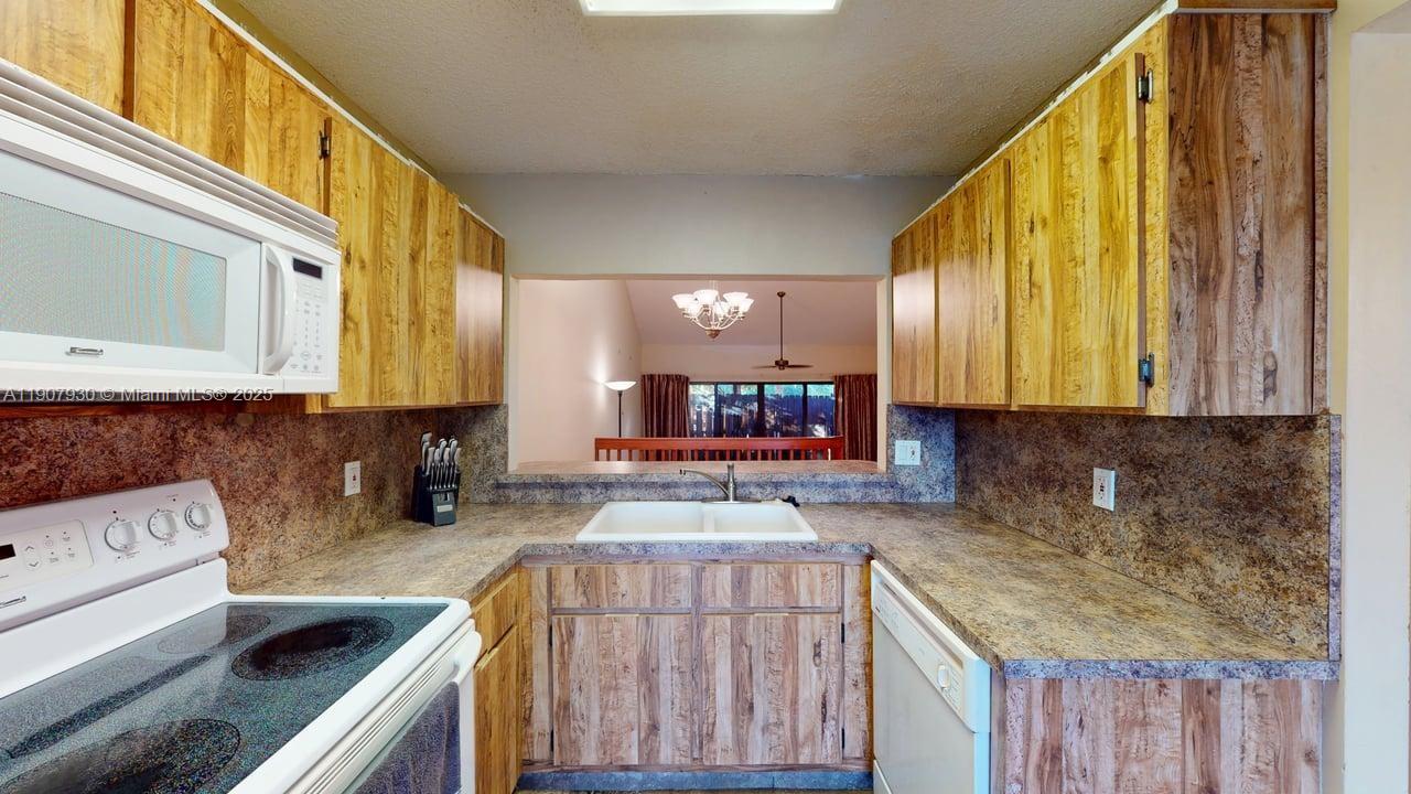 4222 SW 87th Ter Davie, FL 33328