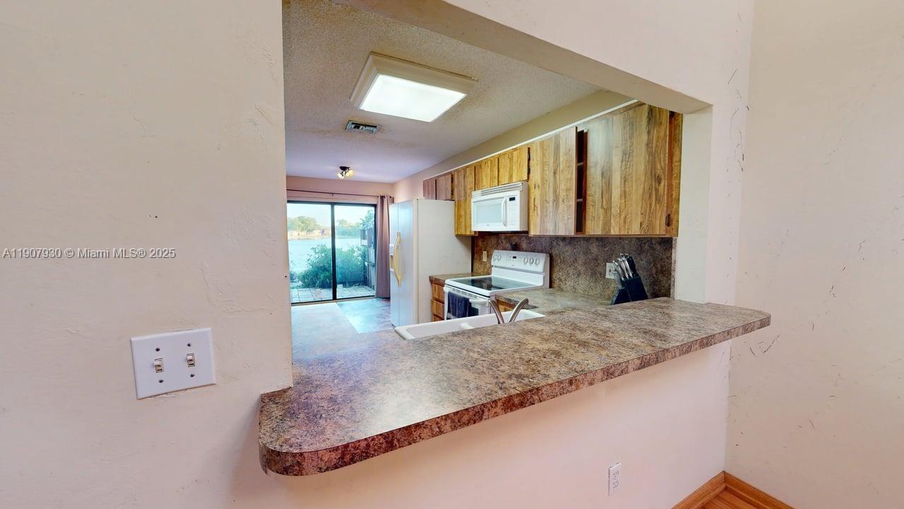 4222 SW 87th Ter Davie, FL 33328