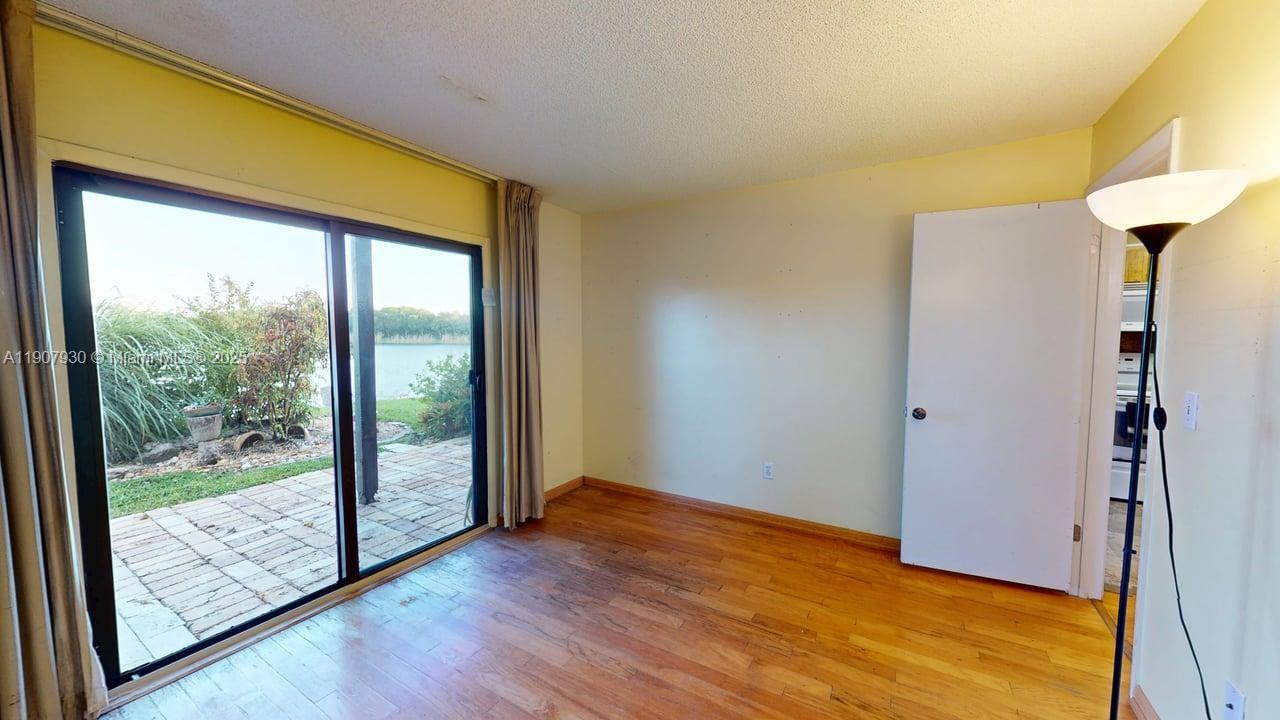 4222 SW 87th Ter Davie, FL 33328