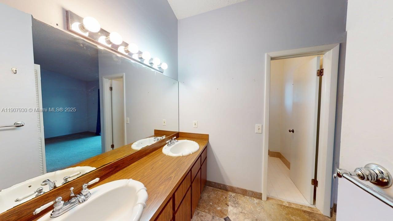 4222 SW 87th Ter Davie, FL 33328