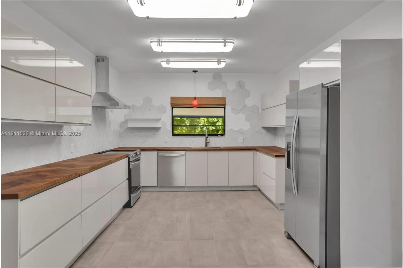 118 E 3rd Ct Miami Beach, FL 33139