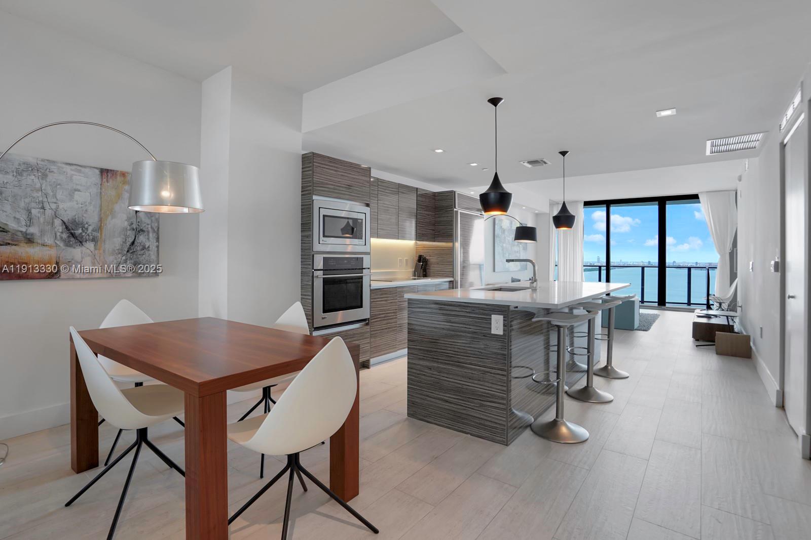 460 NE 28th St #2806