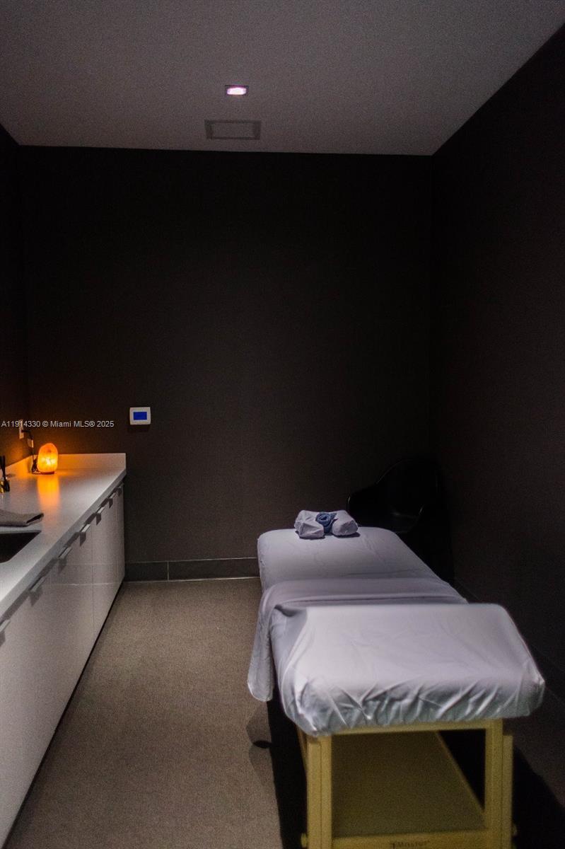 image Canvas Condo10