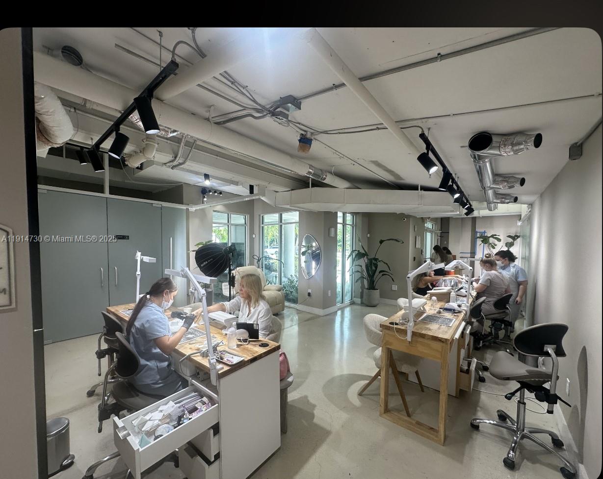 1627 SW 37th Ave #CU-1