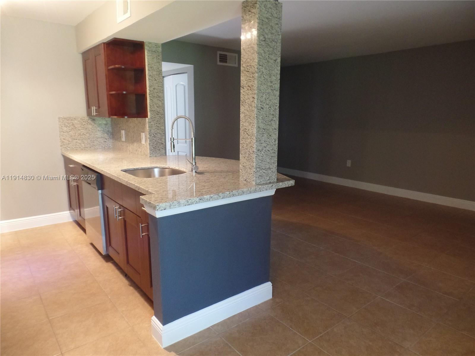 2405 NW 33rd St #1209