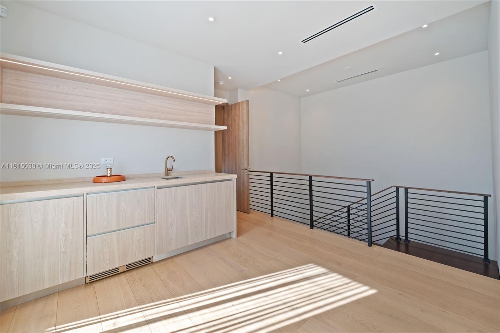 Undisclosed Address Miami Beach, FL 33140