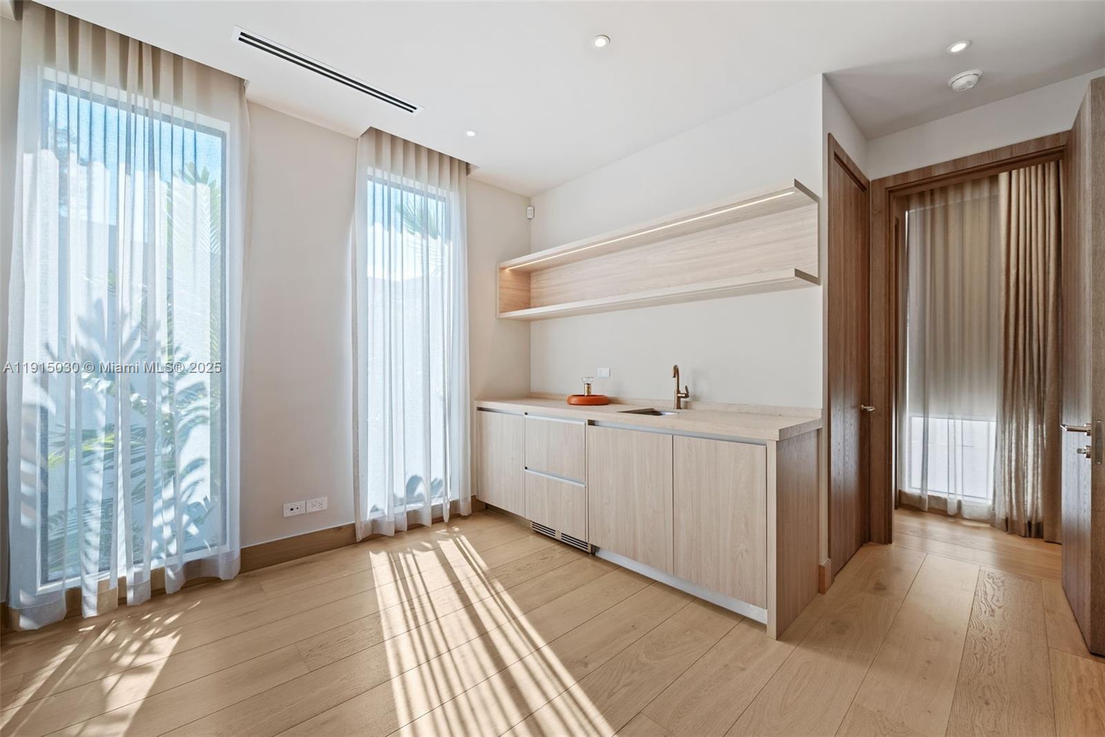 Undisclosed Address Miami Beach, FL 33140