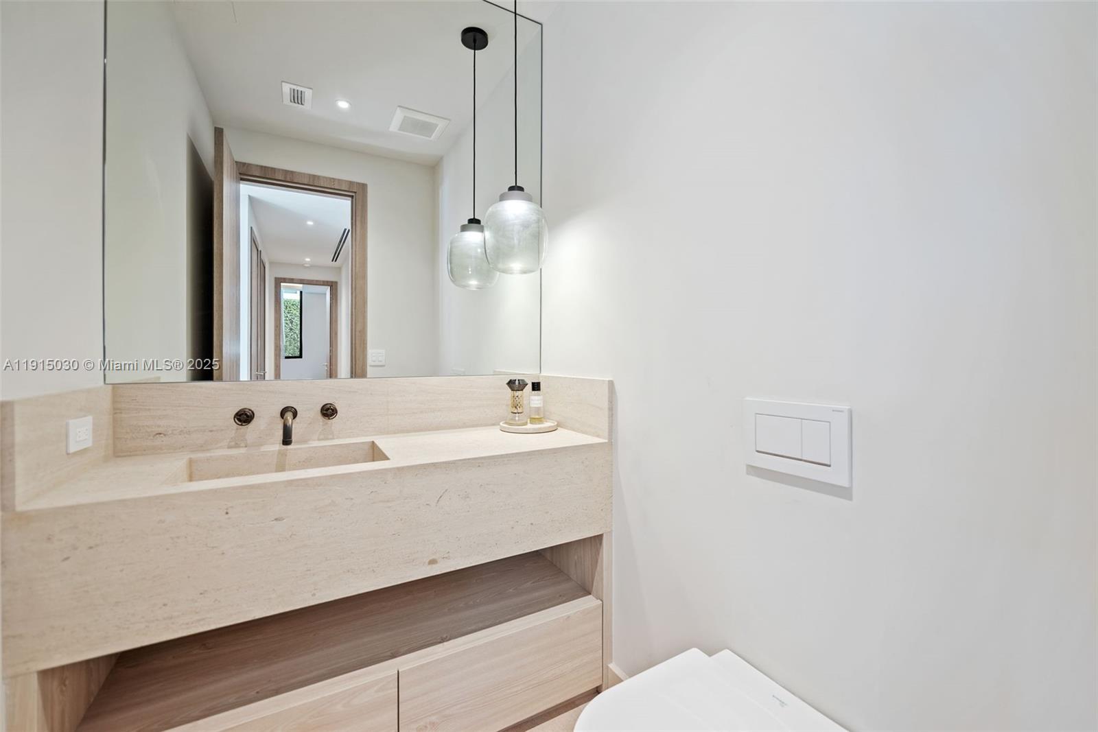 Undisclosed Address Miami Beach, FL 33140