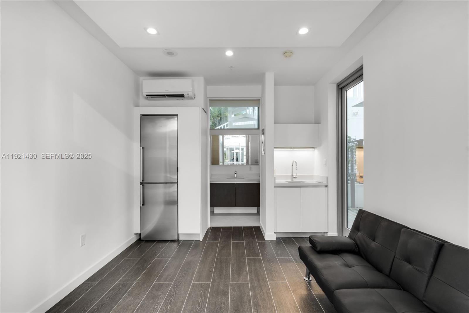 851 NE 1st Ave #4009 Miami, FL 33132