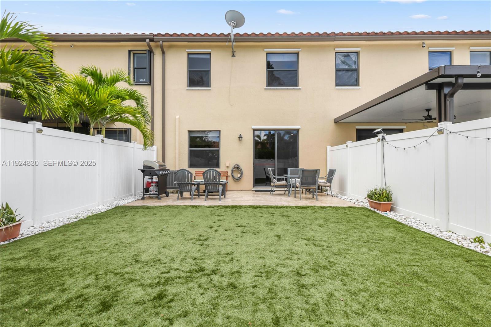 3337 W 91st Ter Hialeah, FL 33018