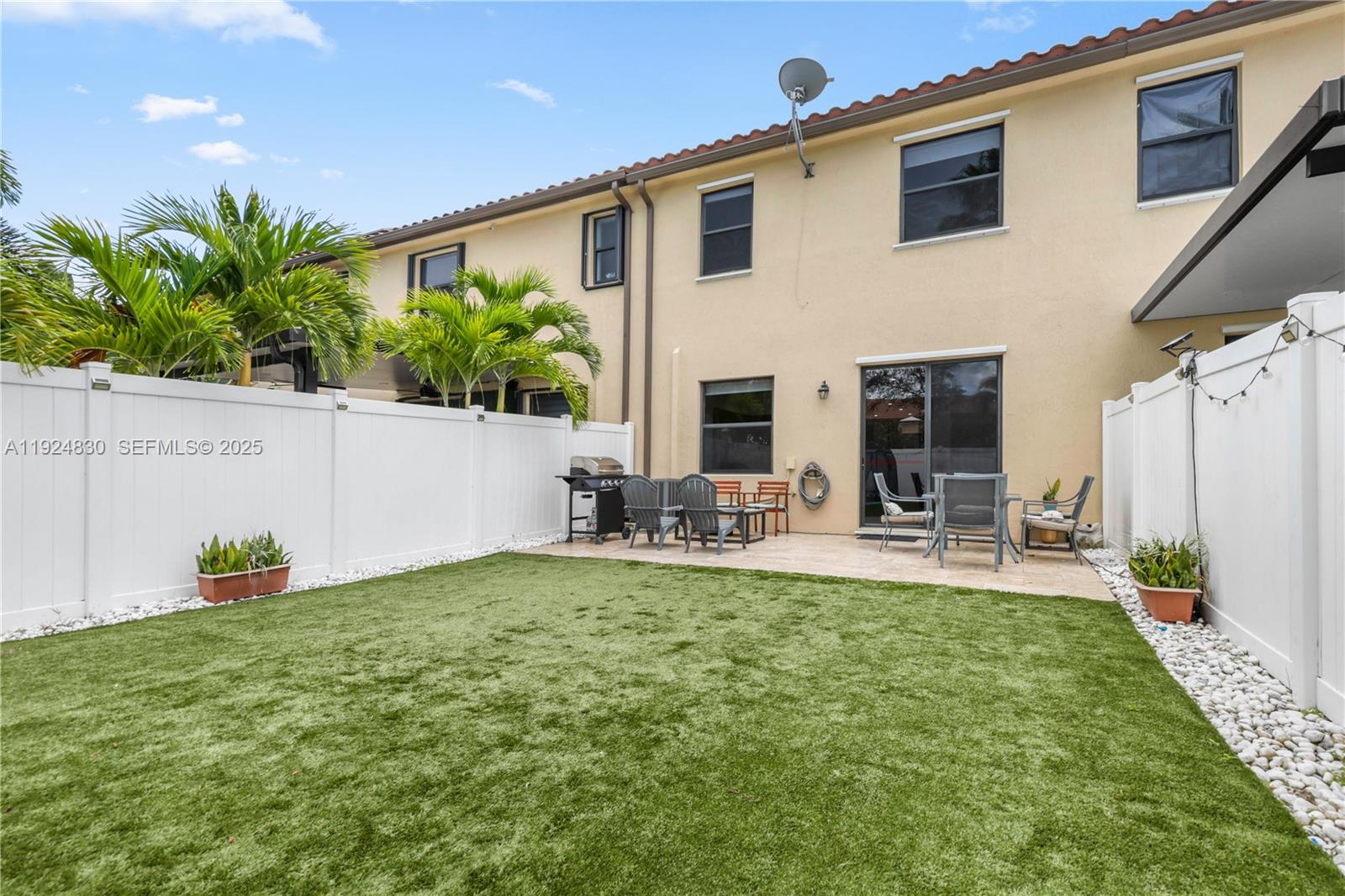 3337 W 91st Ter Hialeah, FL 33018