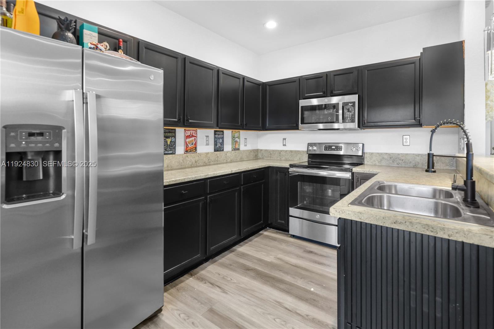 3337 W 91st Ter Hialeah, FL 33018