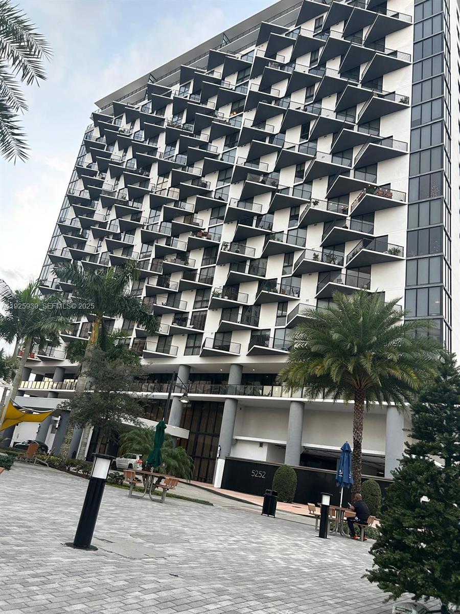 5252 NW 85th Ave #706