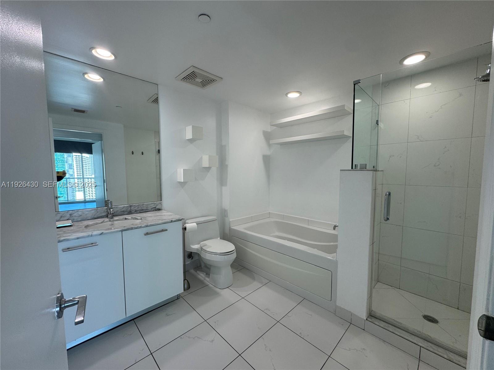 500 Brickell Ave #2703 Miami, FL 33131