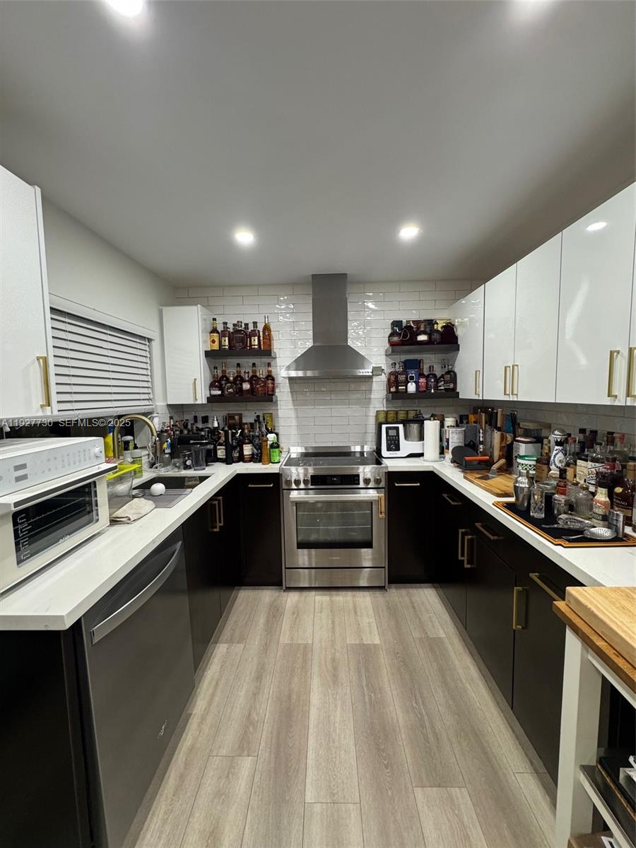 557 NW 44st #front Miami, FL 33127