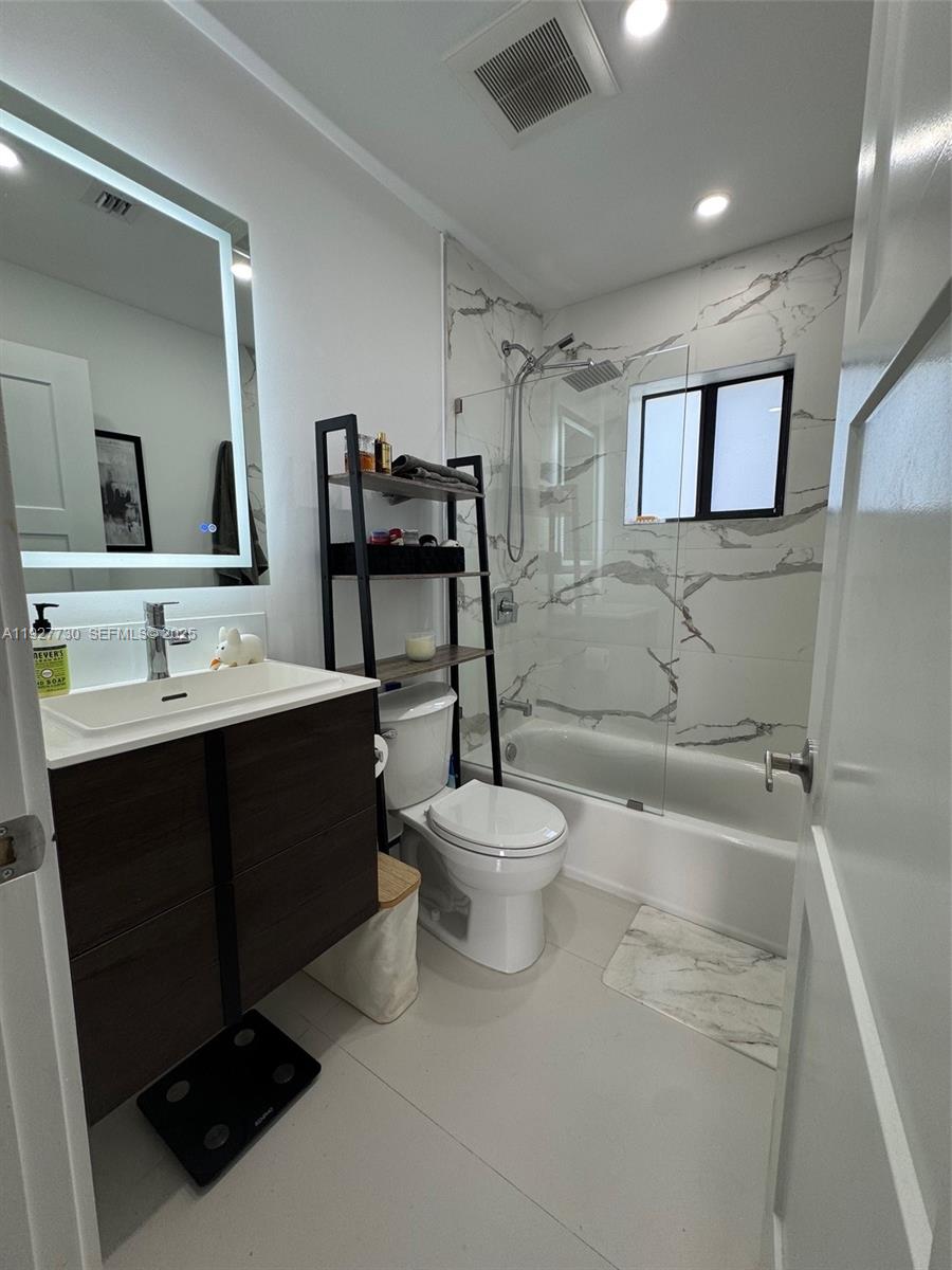 557 NW 44st #front Miami, FL 33127