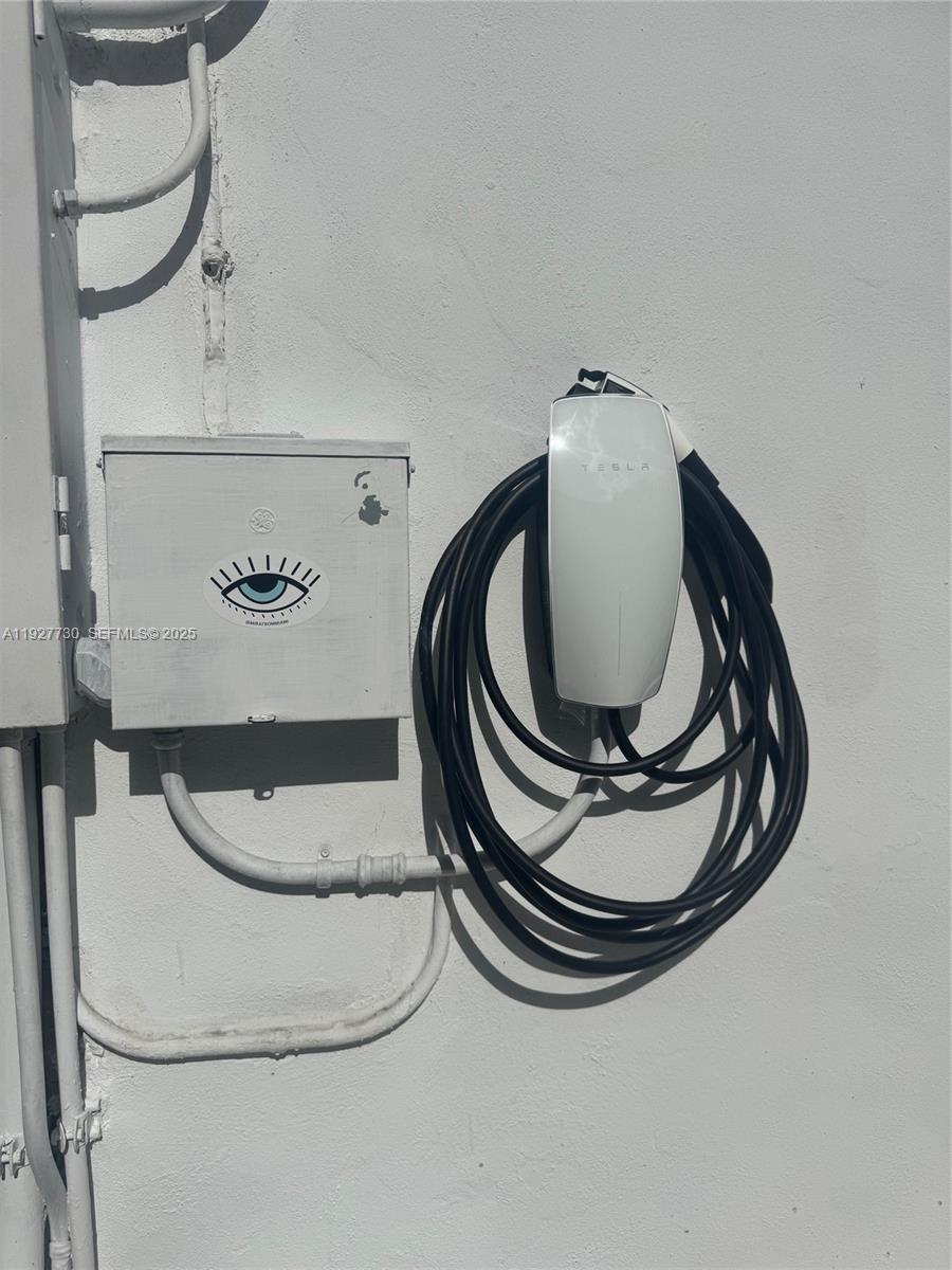 557 NW 44st #front Miami, FL 33127