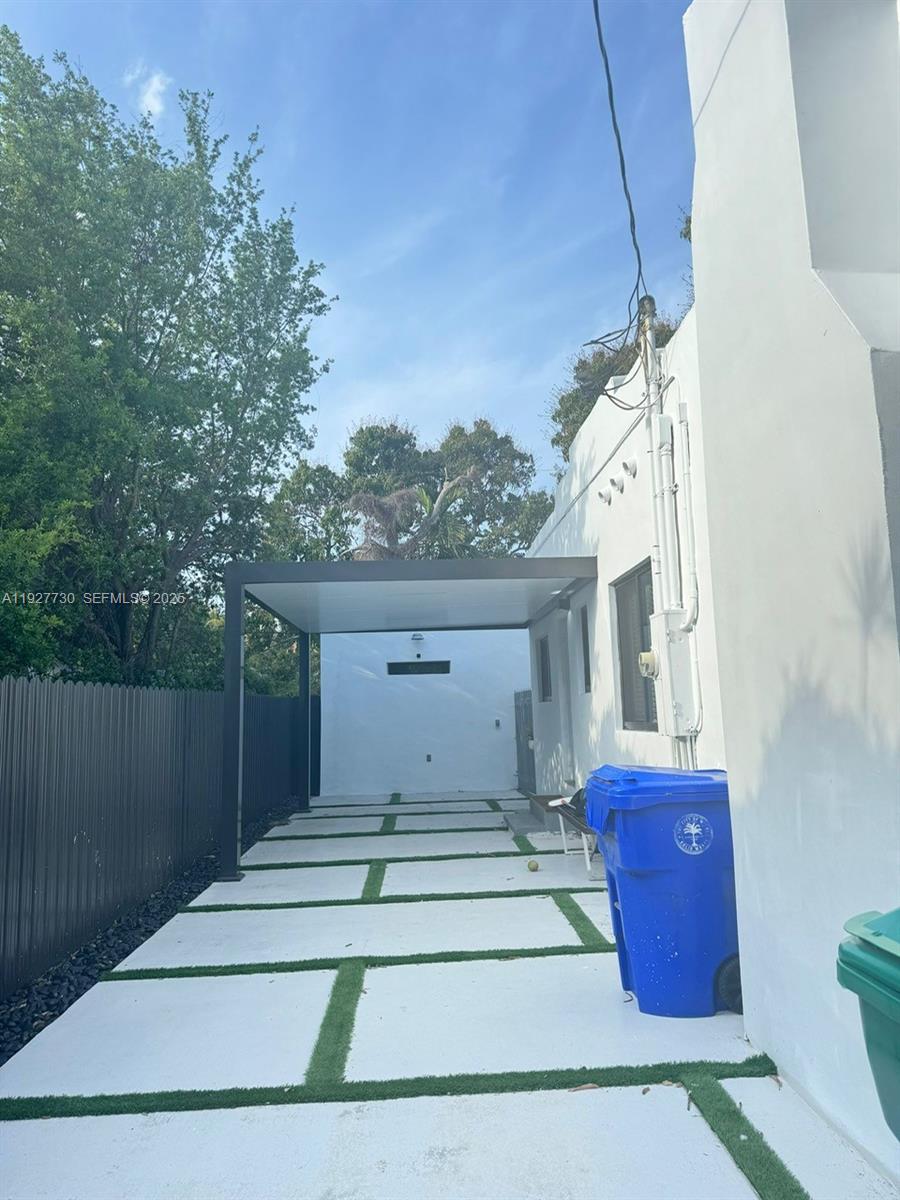 557 NW 44st #front Miami, FL 33127