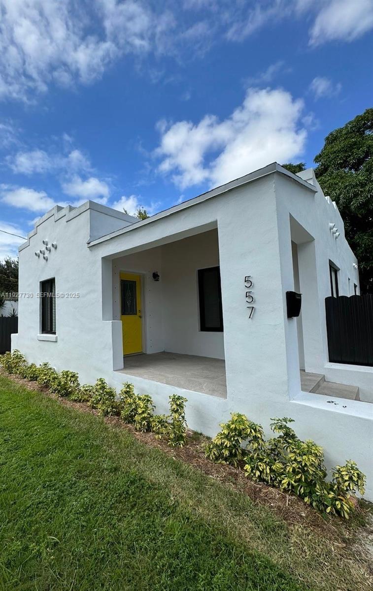 557 NW 44st #front Miami, FL 33127