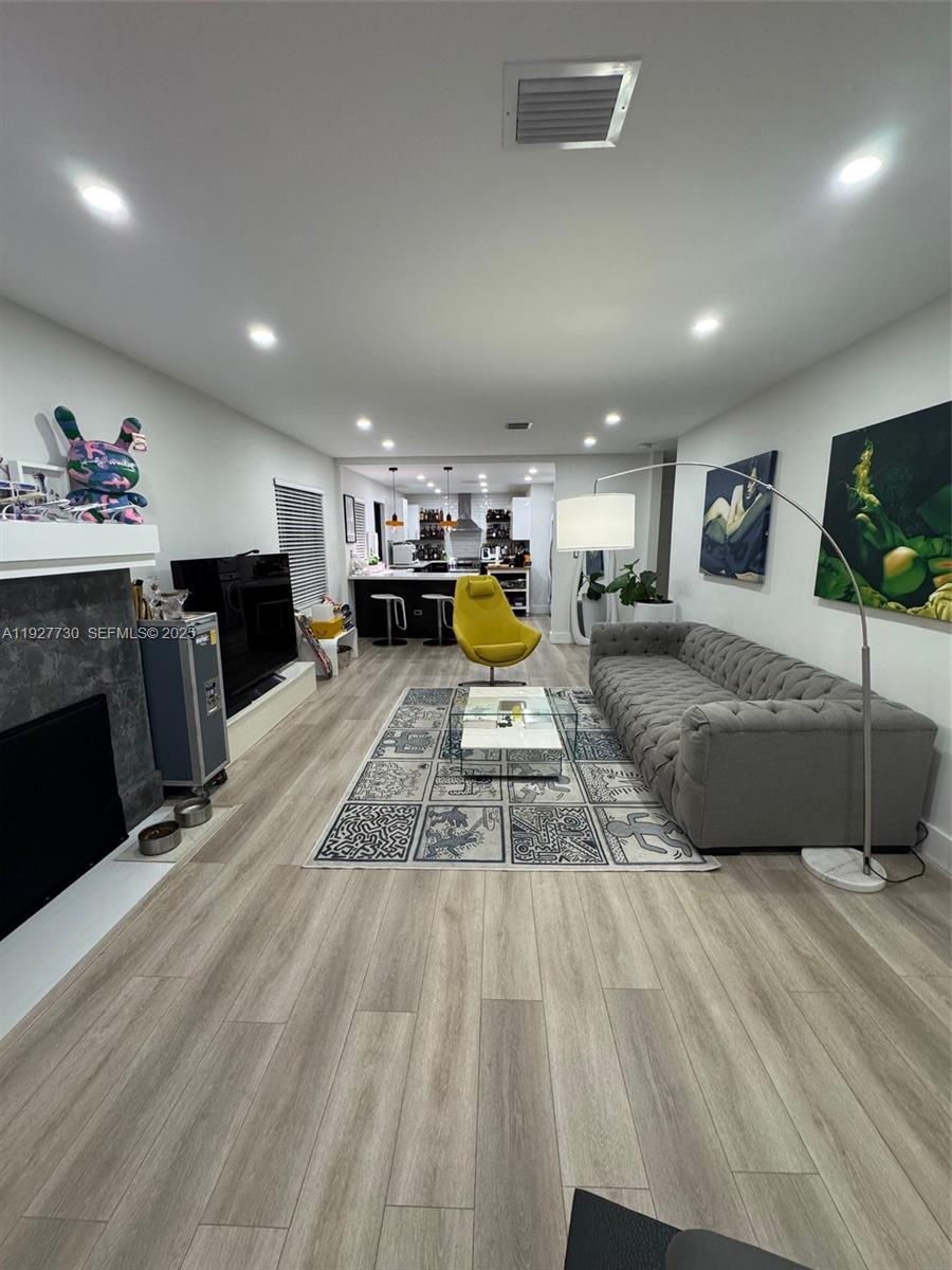 557 NW 44st #front Miami, FL 33127