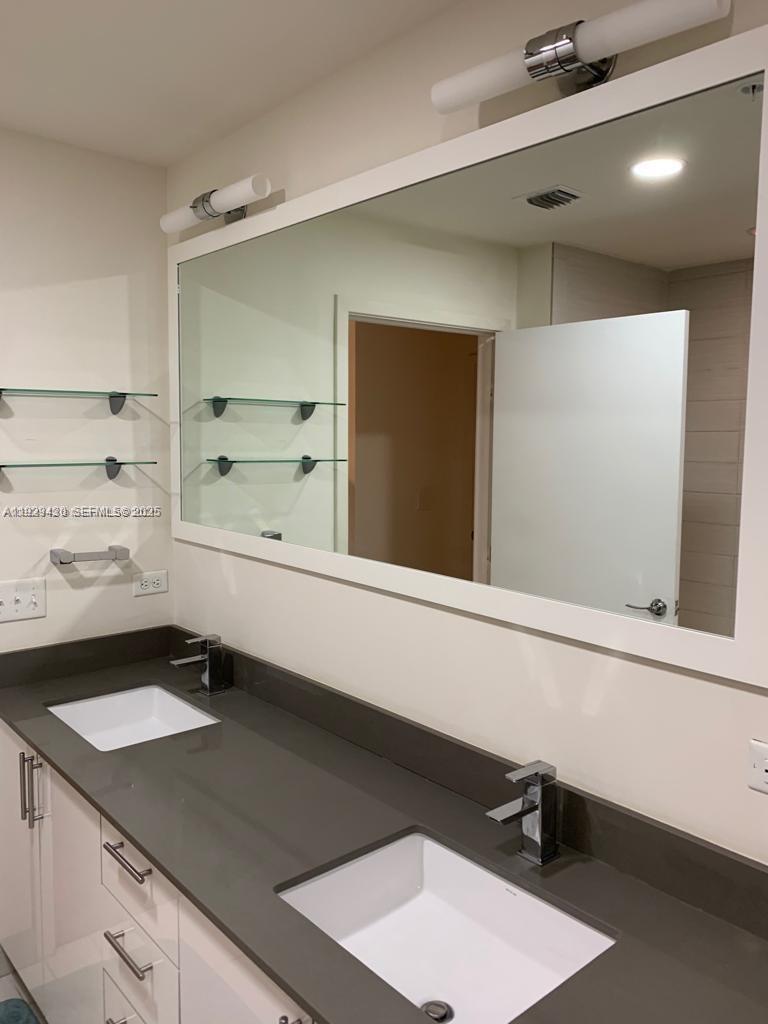 image Nine at Mary Brickell Village9