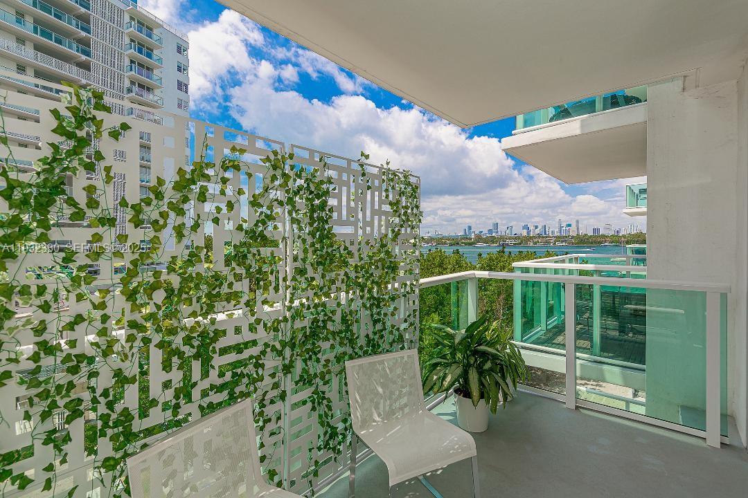 1000 West Ave #327 Miami Beach, FL 33139