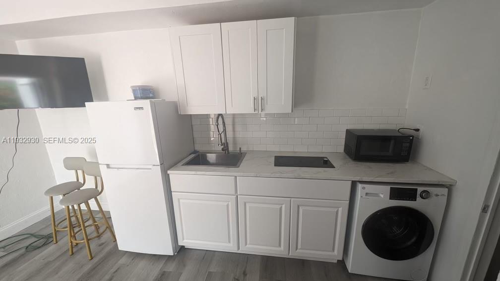 2822 Pine Tree Dr #1B