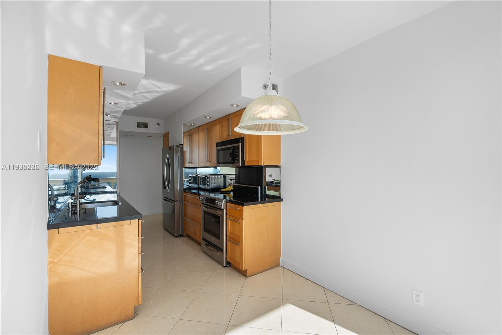 1000 W Island Blvd #3002 Aventura, FL 33160