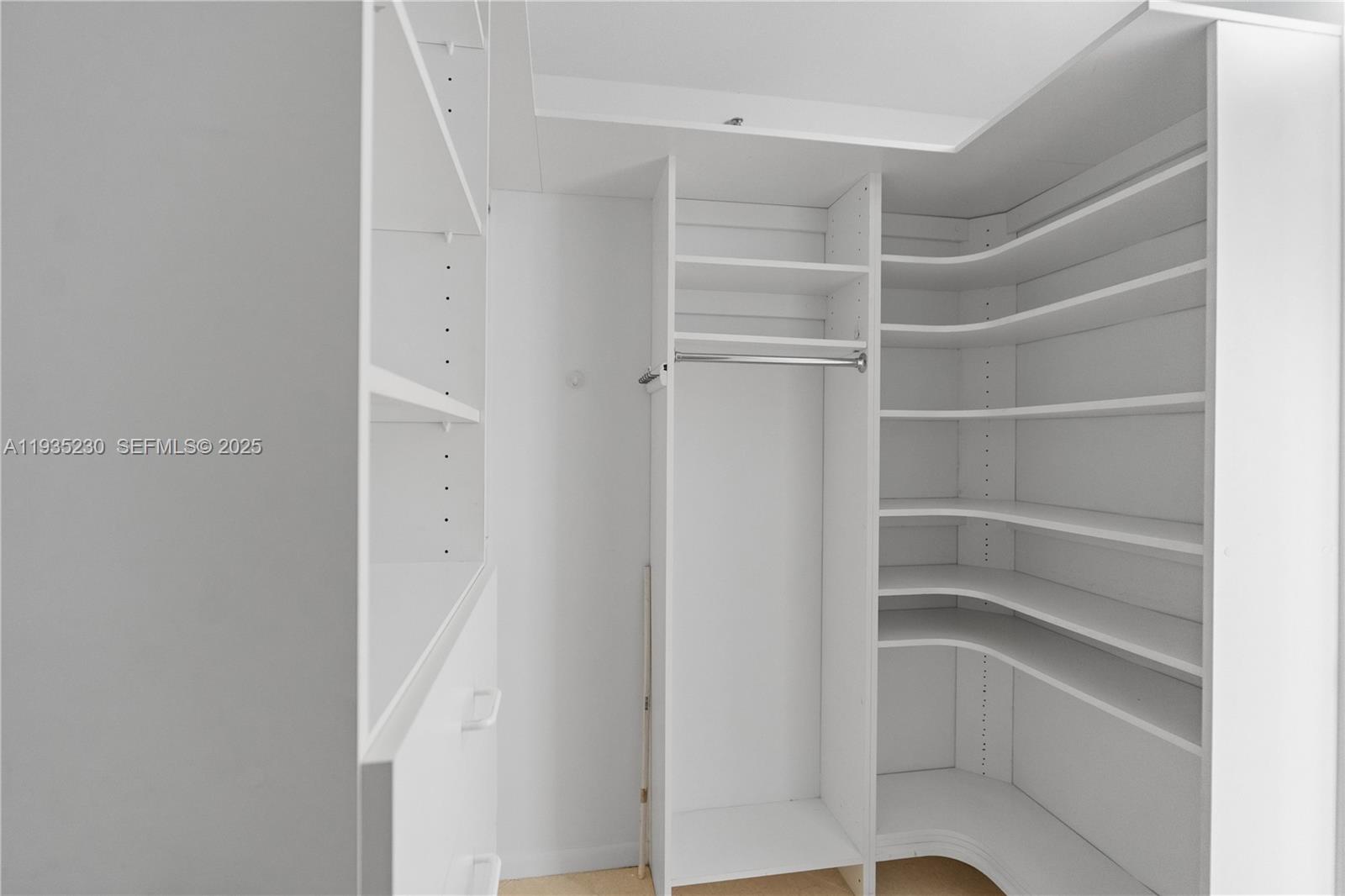 1000 W Island Blvd #3002 Aventura, FL 33160