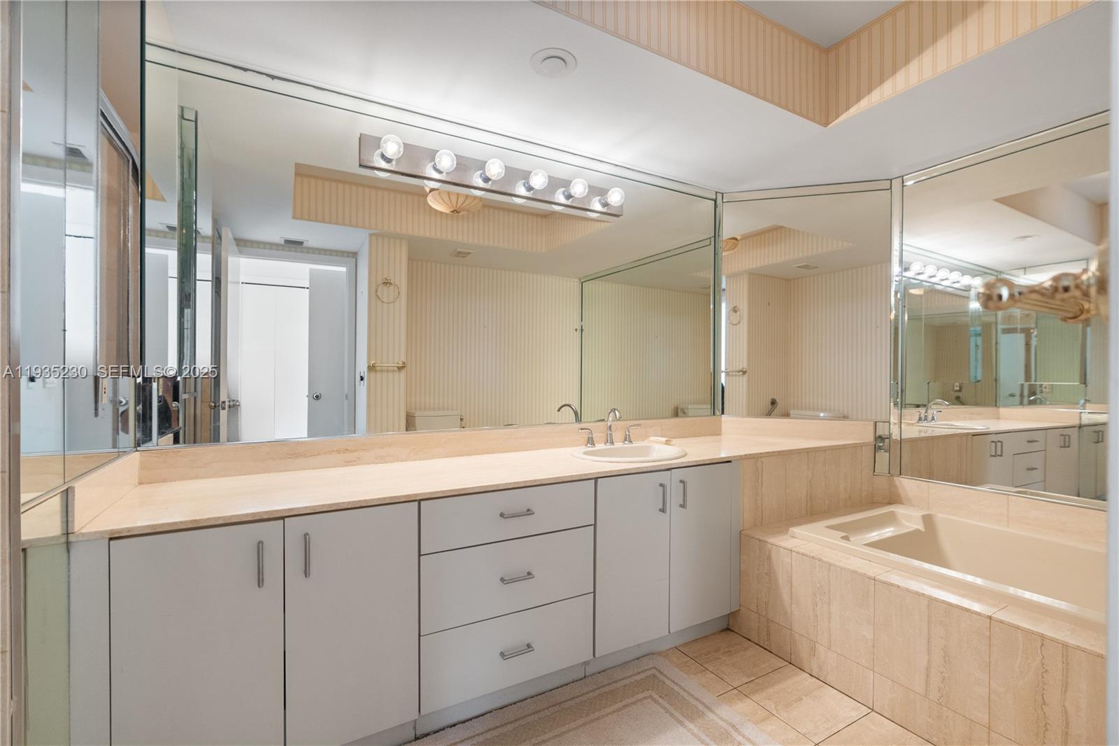 1000 W Island Blvd #3002 Aventura, FL 33160