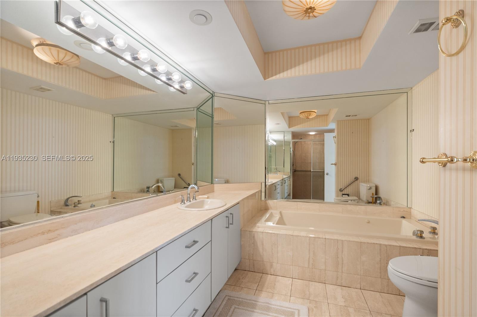 1000 W Island Blvd #3002 Aventura, FL 33160