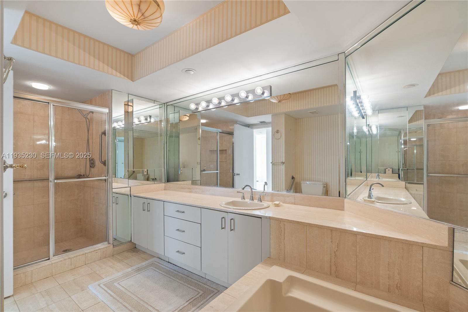 1000 W Island Blvd #3002 Aventura, FL 33160