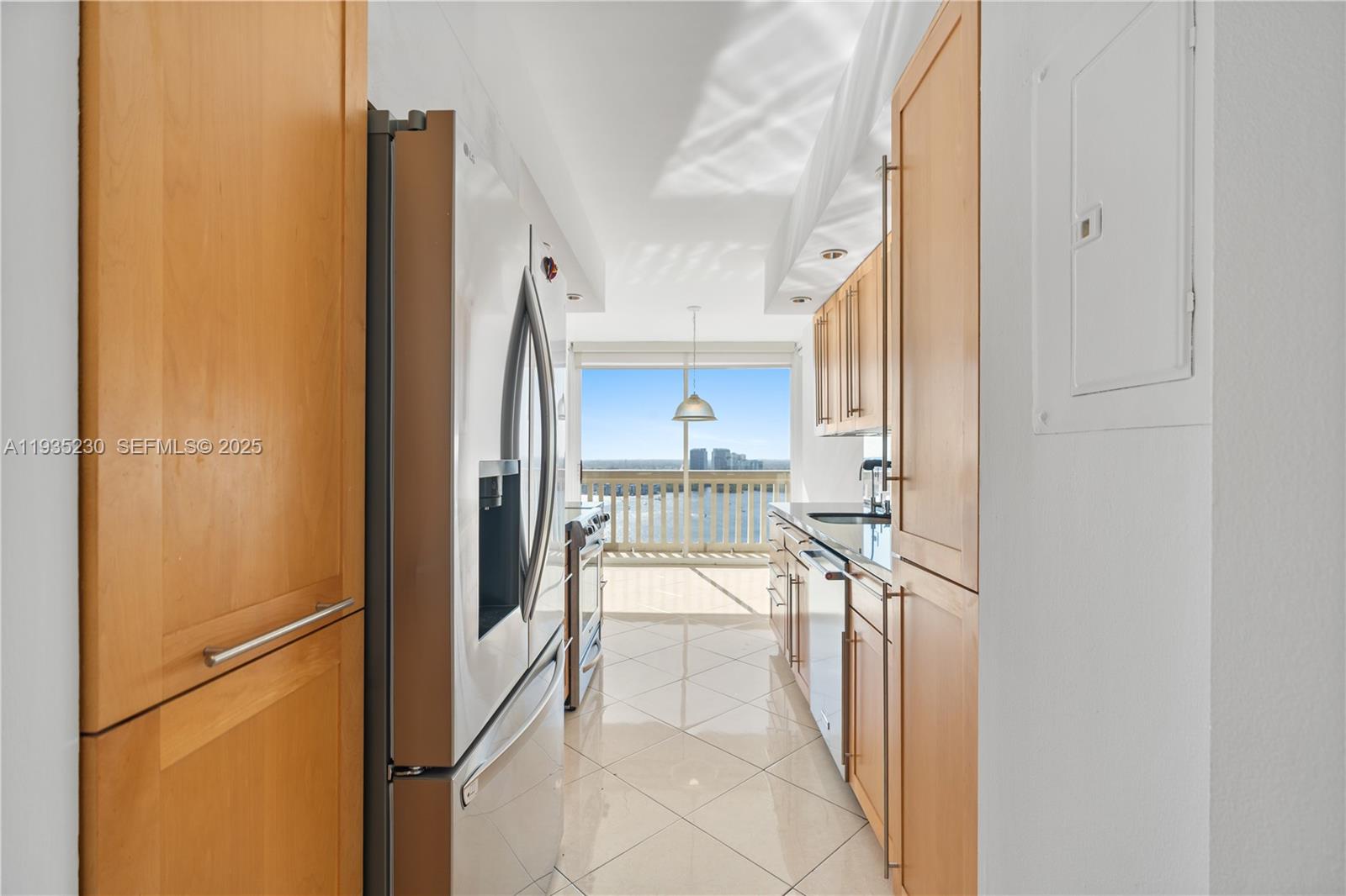 1000 W Island Blvd #3002 Aventura, FL 33160