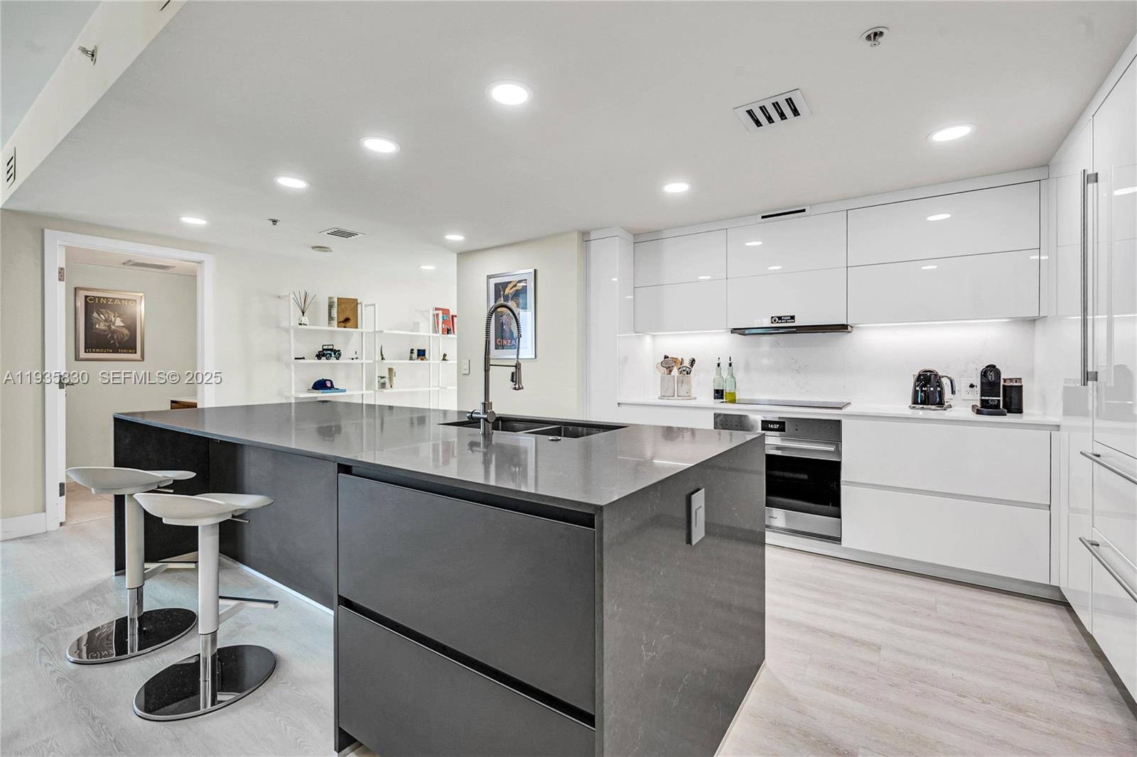 image Onyx on the Bay3