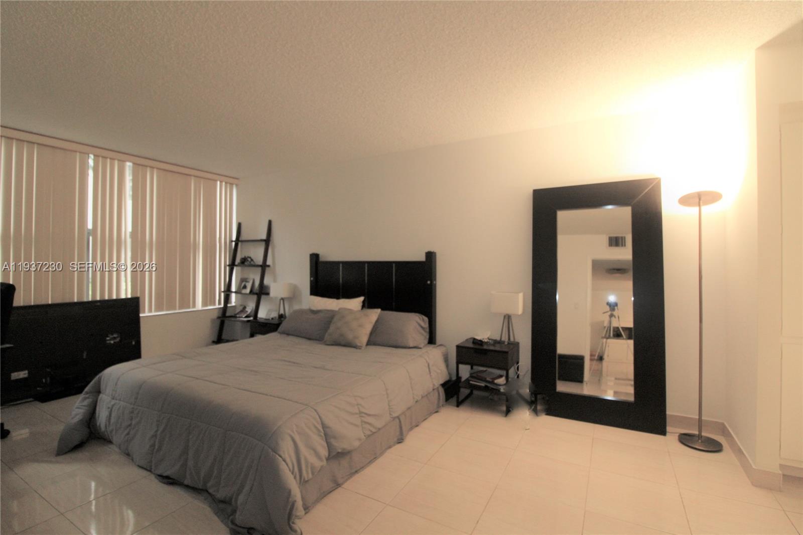 2500 Parkview Dr #315 Hallandale Beach, FL 33009