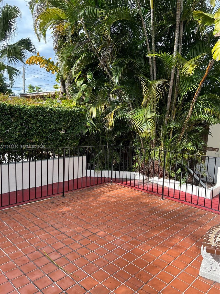 6385 SW 25th St Miami, FL 33155