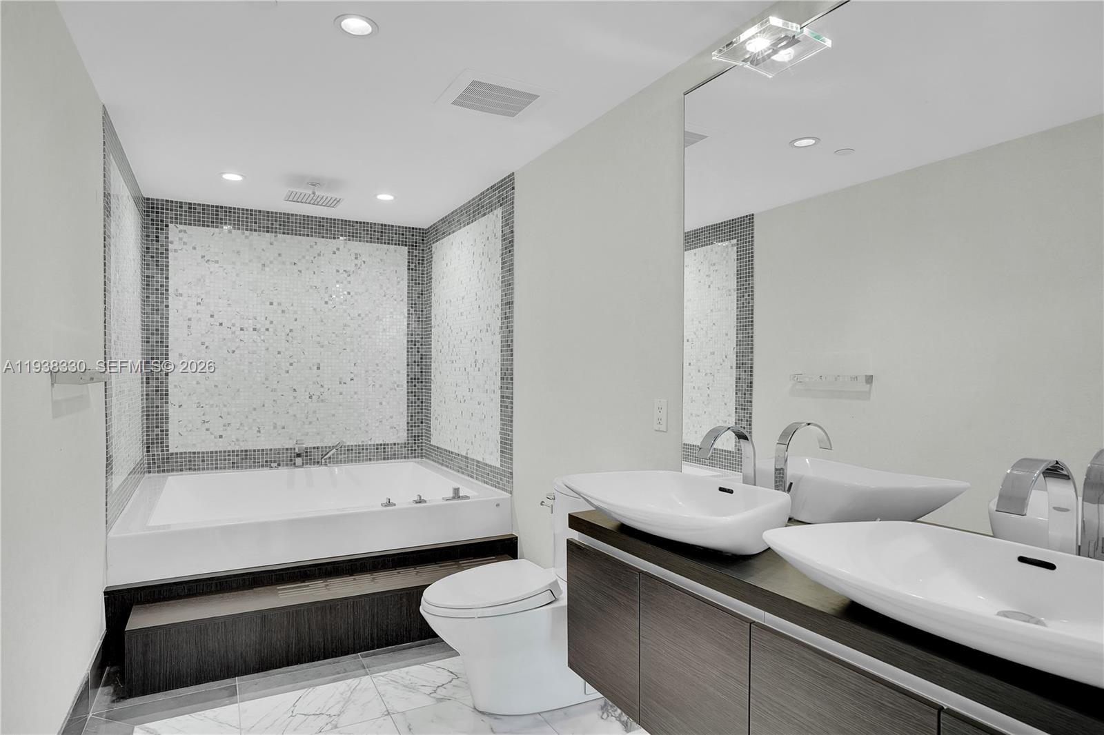 image Epic West Condo13