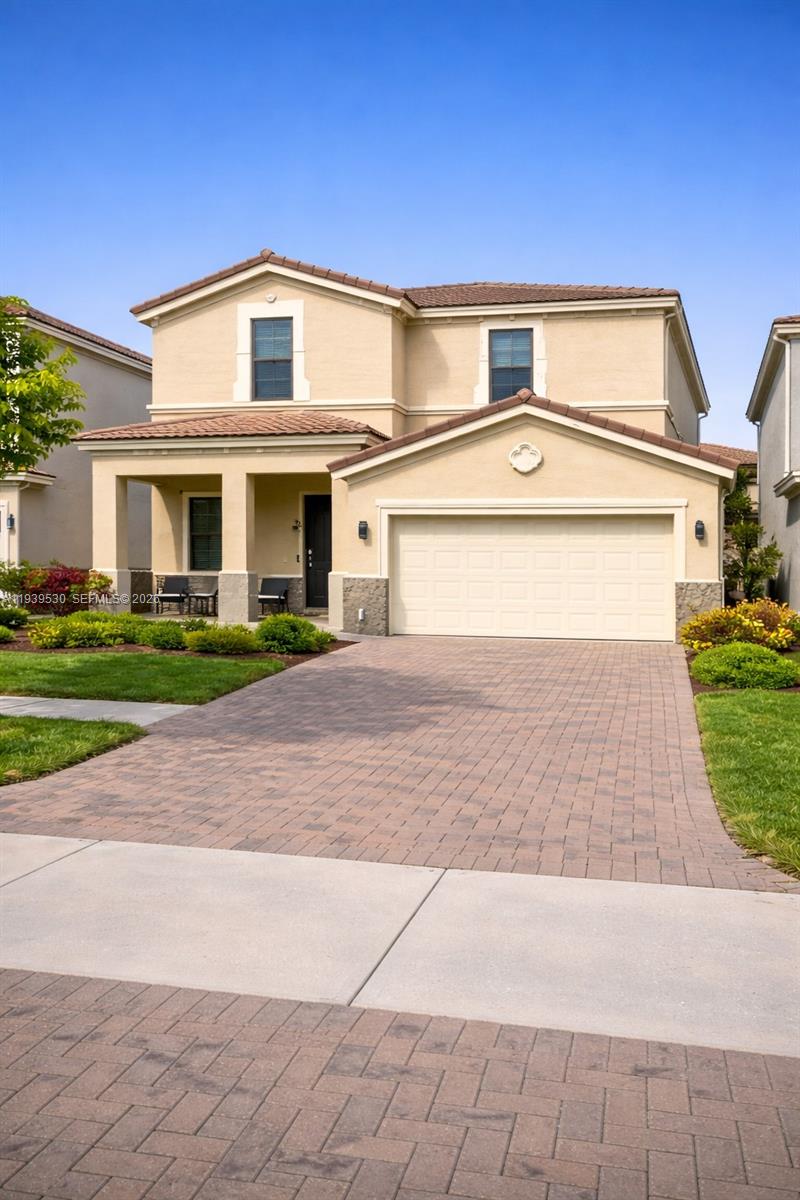 909 NE 193rd Ter #909