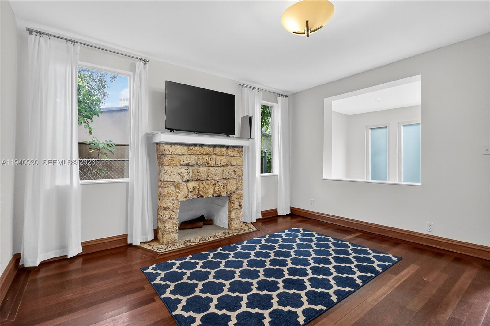 1852 SW 2nd Ave Miami, FL 33129