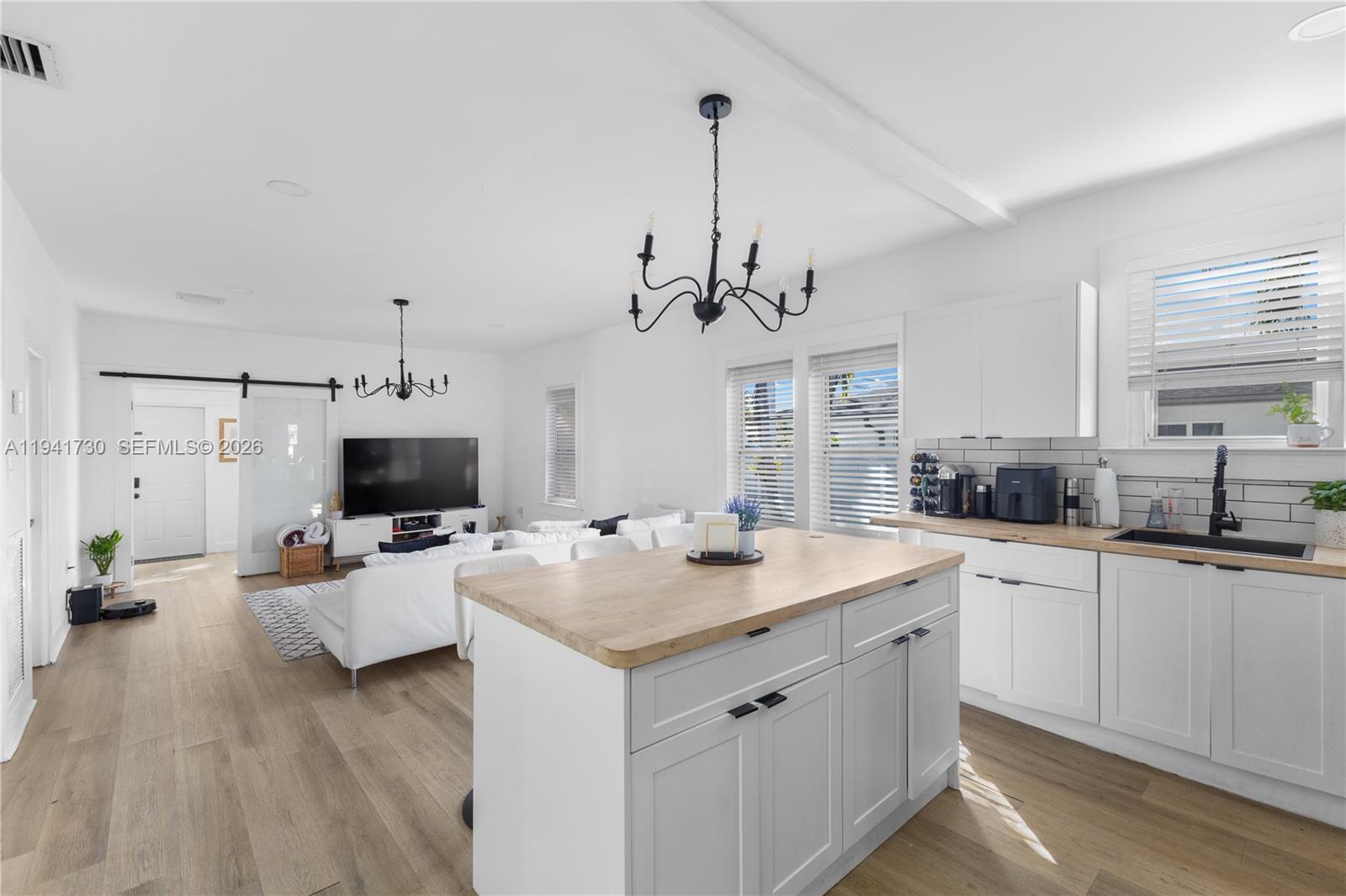 2811 SW 17th St Miami, FL 33145