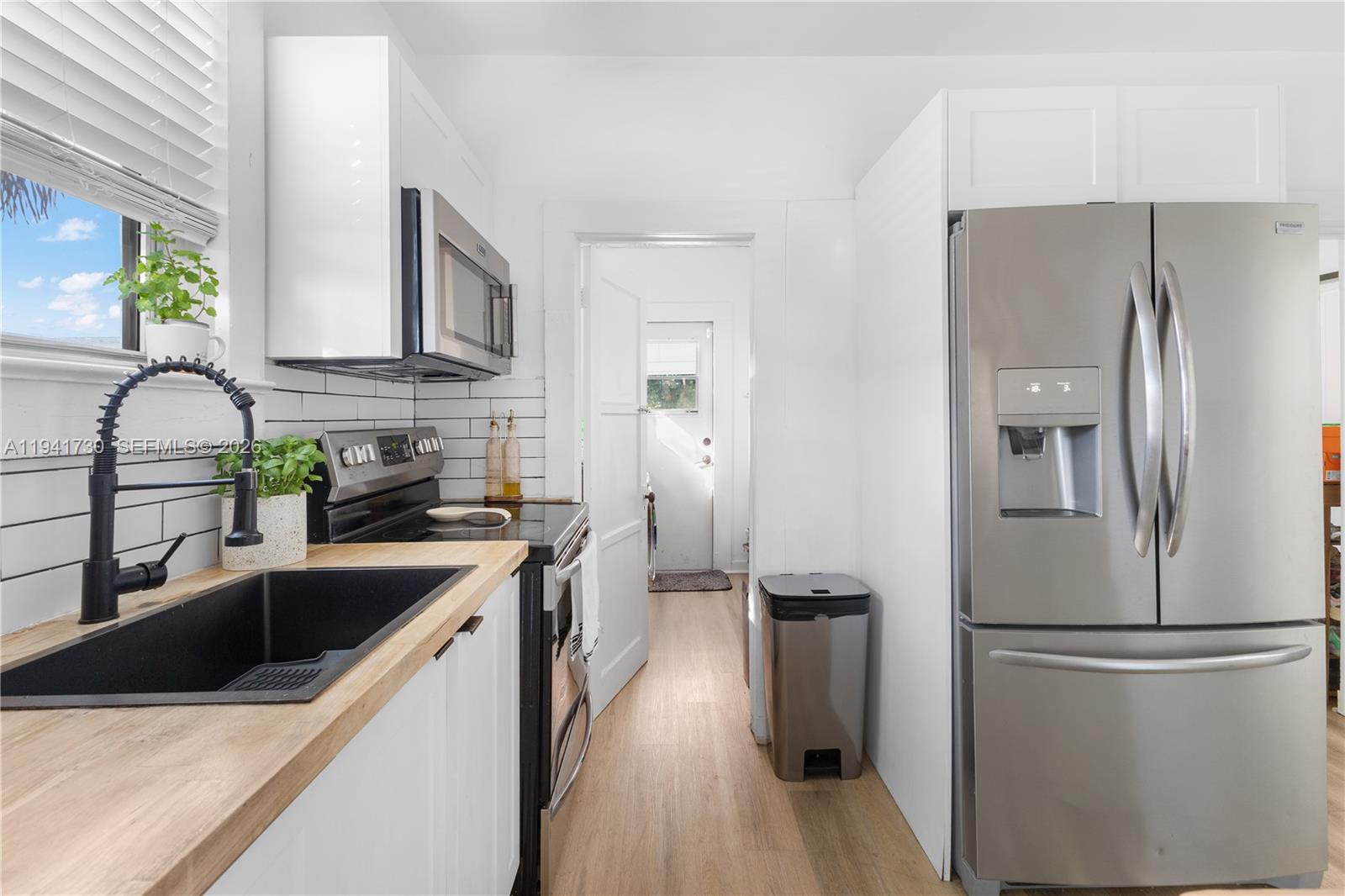 2811 SW 17th St Miami, FL 33145